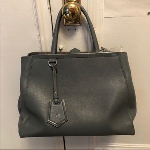 Preowned Iconic Fendi design with classic ‘Jours’ tote.